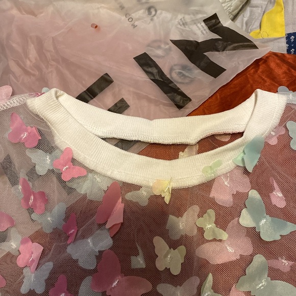 Mesh top with butterflies - Picture 8 of 8